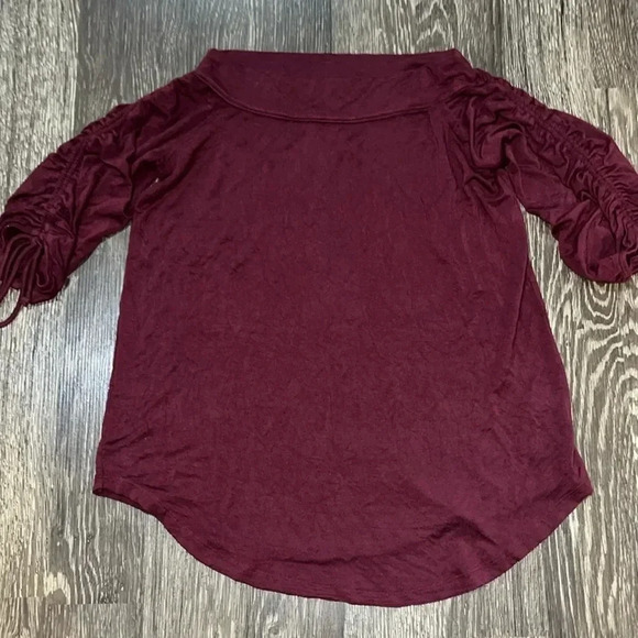 Red BKE size medium quarter length sleeve top - Picture 1 of 2